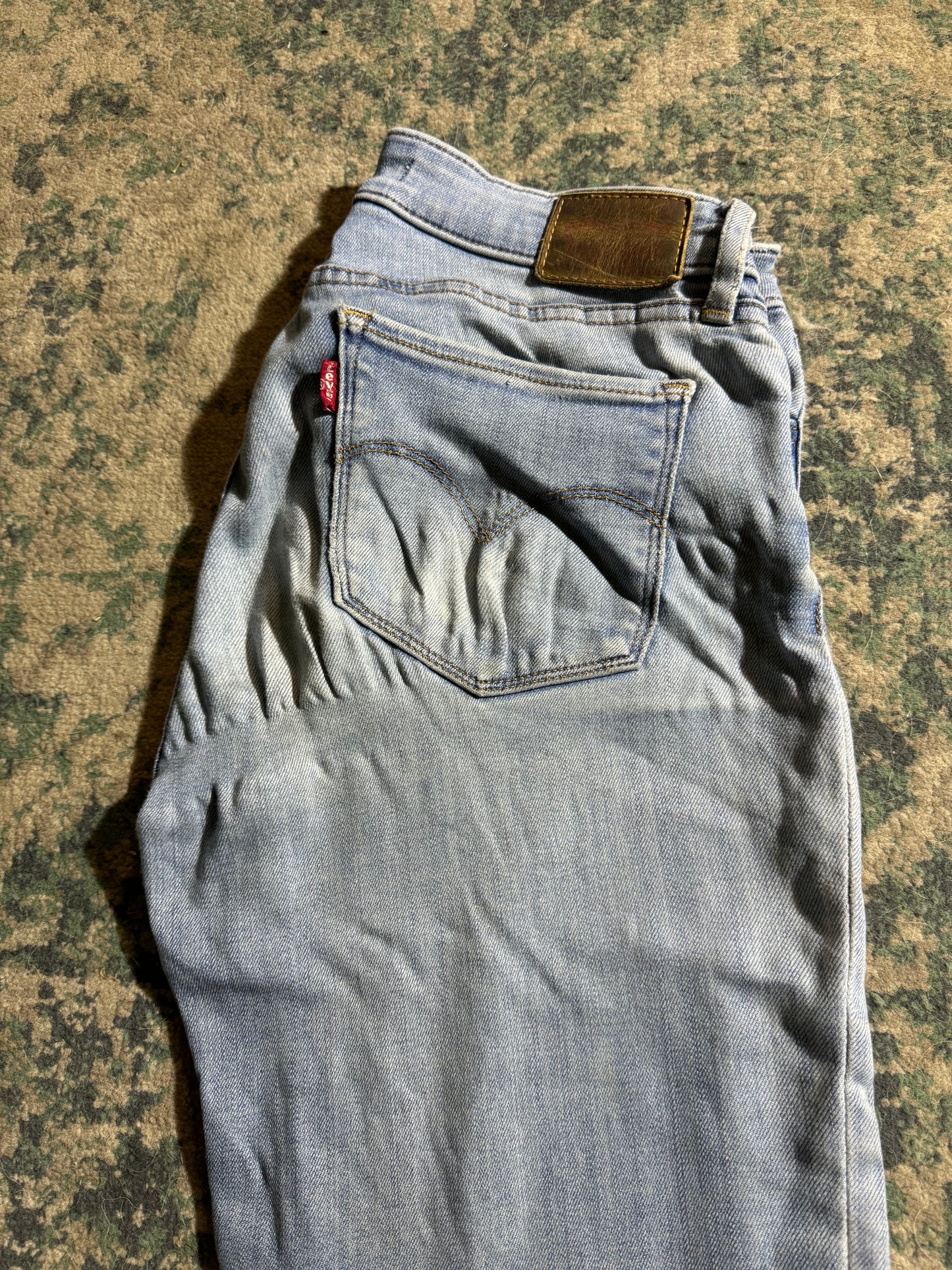 *Levi’s - W28 us